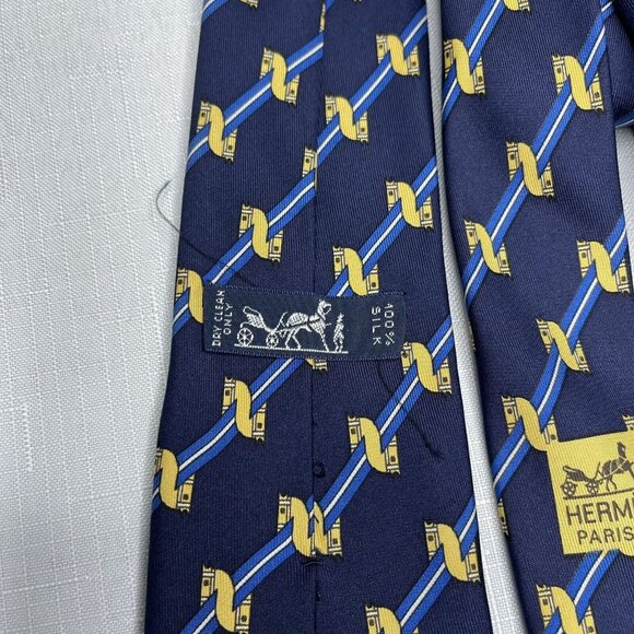 HERMES VINTAGE HORSE HEAD TIE RIDING CASTLE STRIPE HIGH END FRANCE BLUE YELLOW - Picture 2 of 5